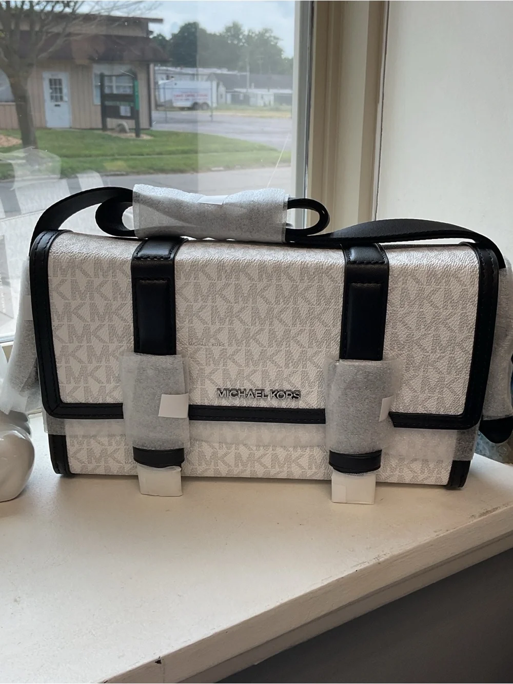 Michael Kors NWT Cooper Trunk Crossbody